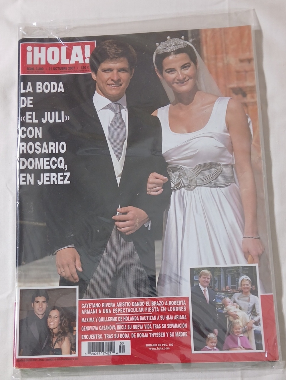 Spanish Celebrity Magazine - White Cover Accent